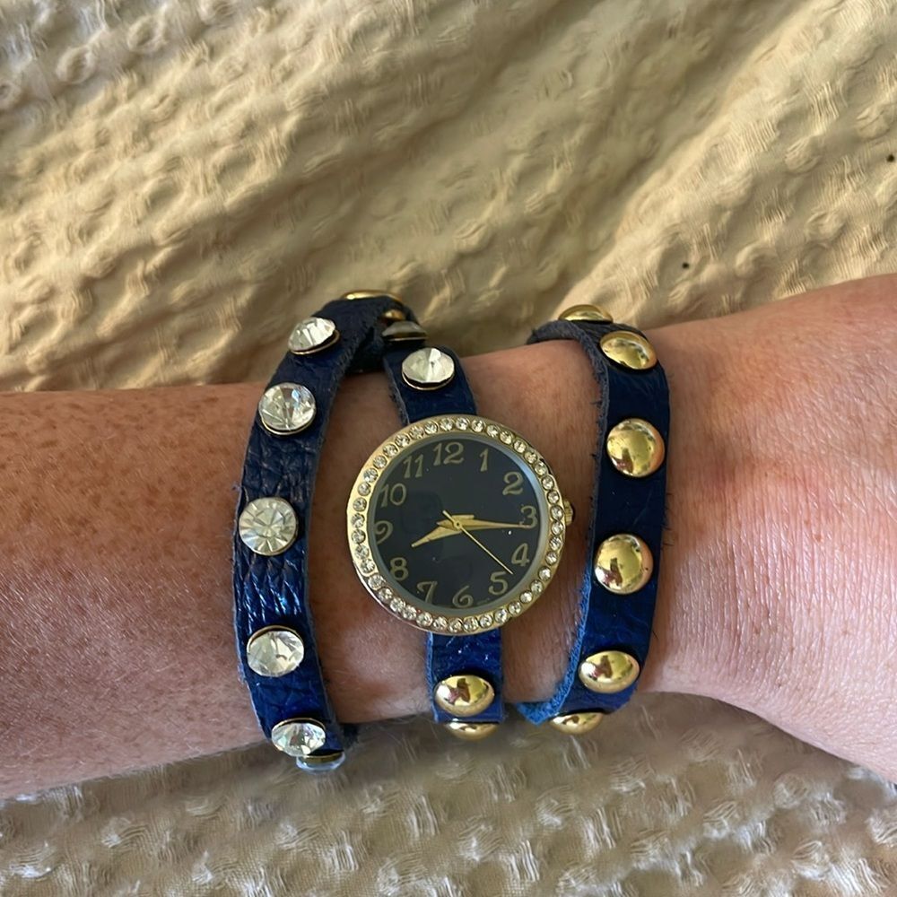 Vintage Retro Bracelet Faux Leather Watch With Wrap Charm Pendant